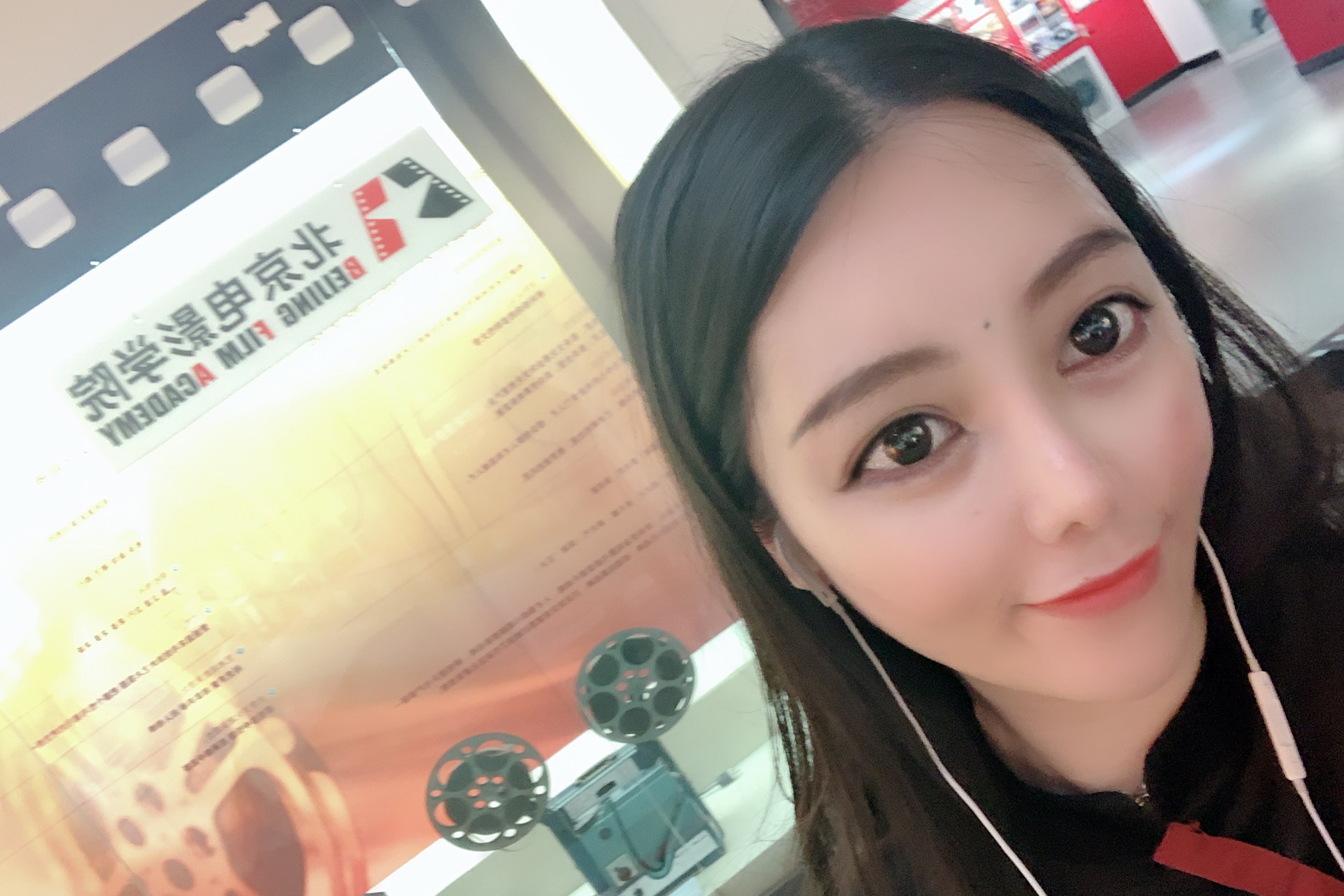  p>电竞范冰冰vivian,真名叫邝思思,北京人,斗鱼女主播. /p>