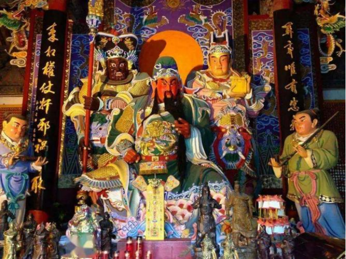 关羽的进阶之路：从侯到王再到神，关羽的正能量是怎么来的？_百科TA说