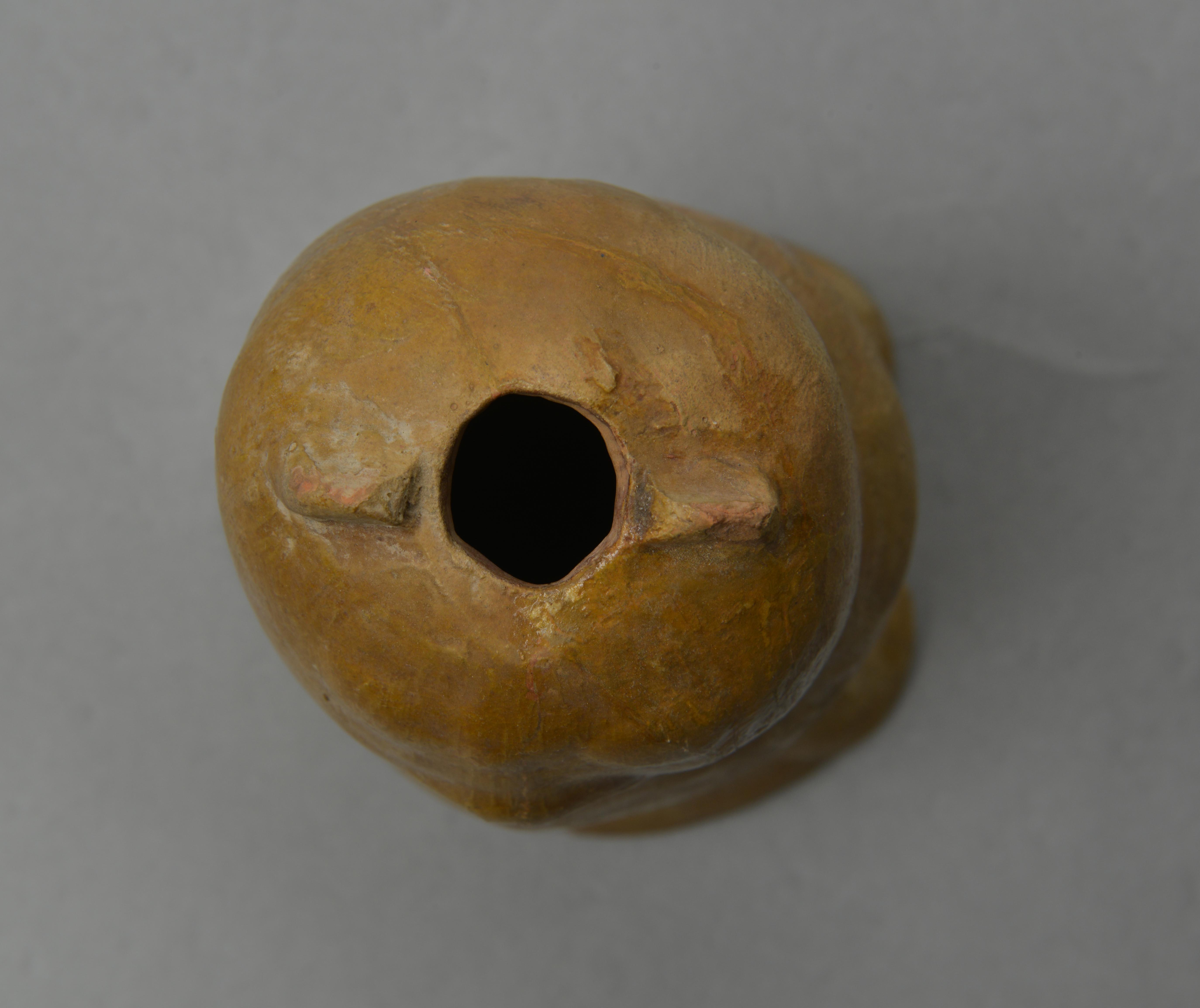  p>汉黄釉鸮形陶壶是汉代时期的文物,现收藏于平凉市博物馆. /p>