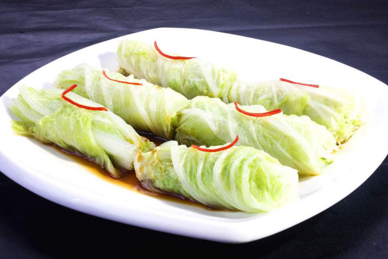  p>白菜卷是由白菜等为主要食材做成的一道菜品,属于家常菜.