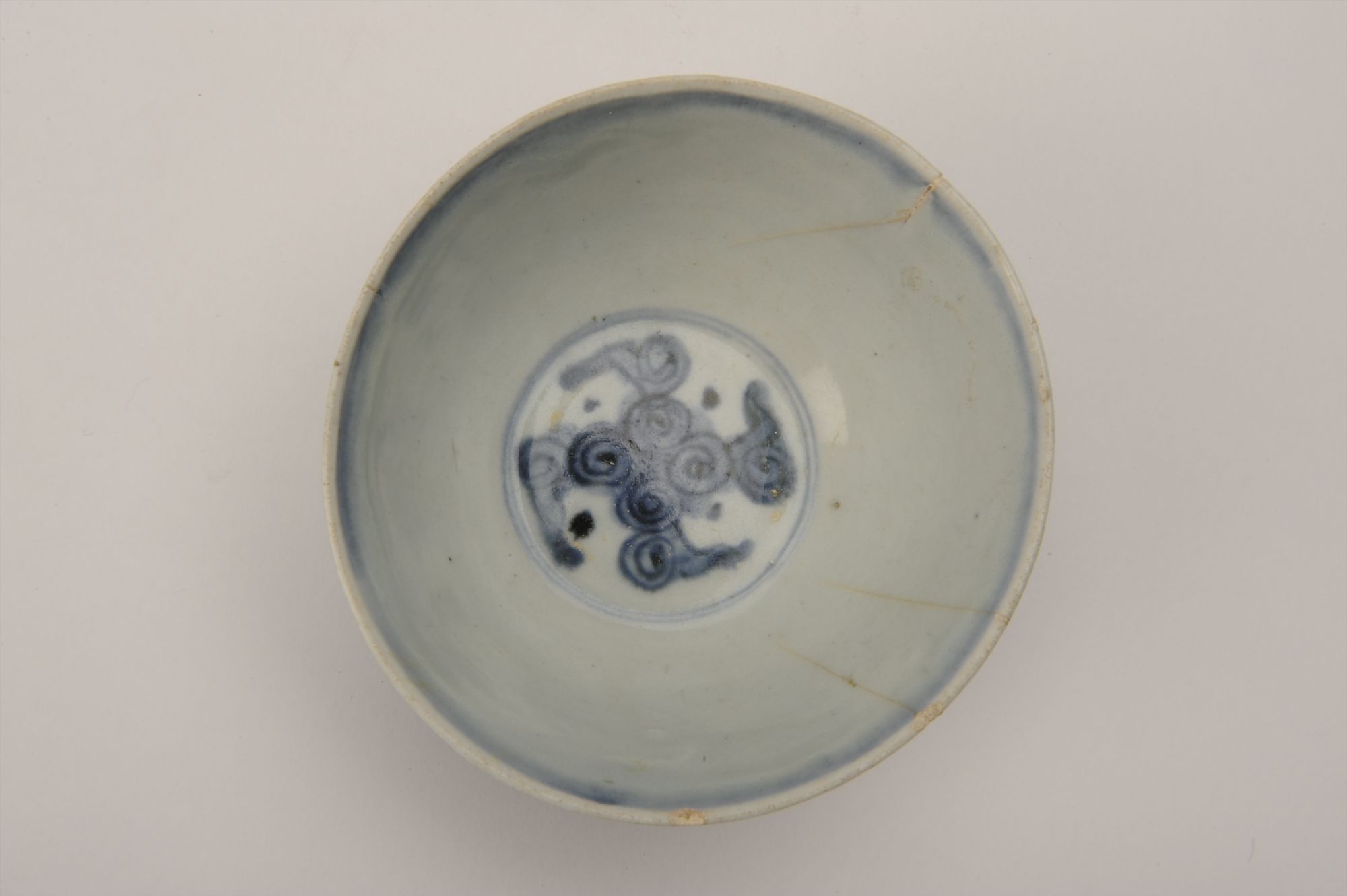 明代青花天马行空纹瓷碗