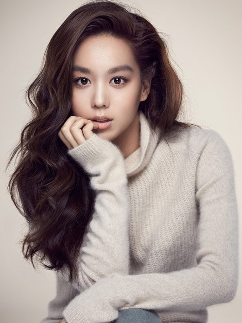  p>金希庭(         ),1992年4月16日出生,韩国女演员.