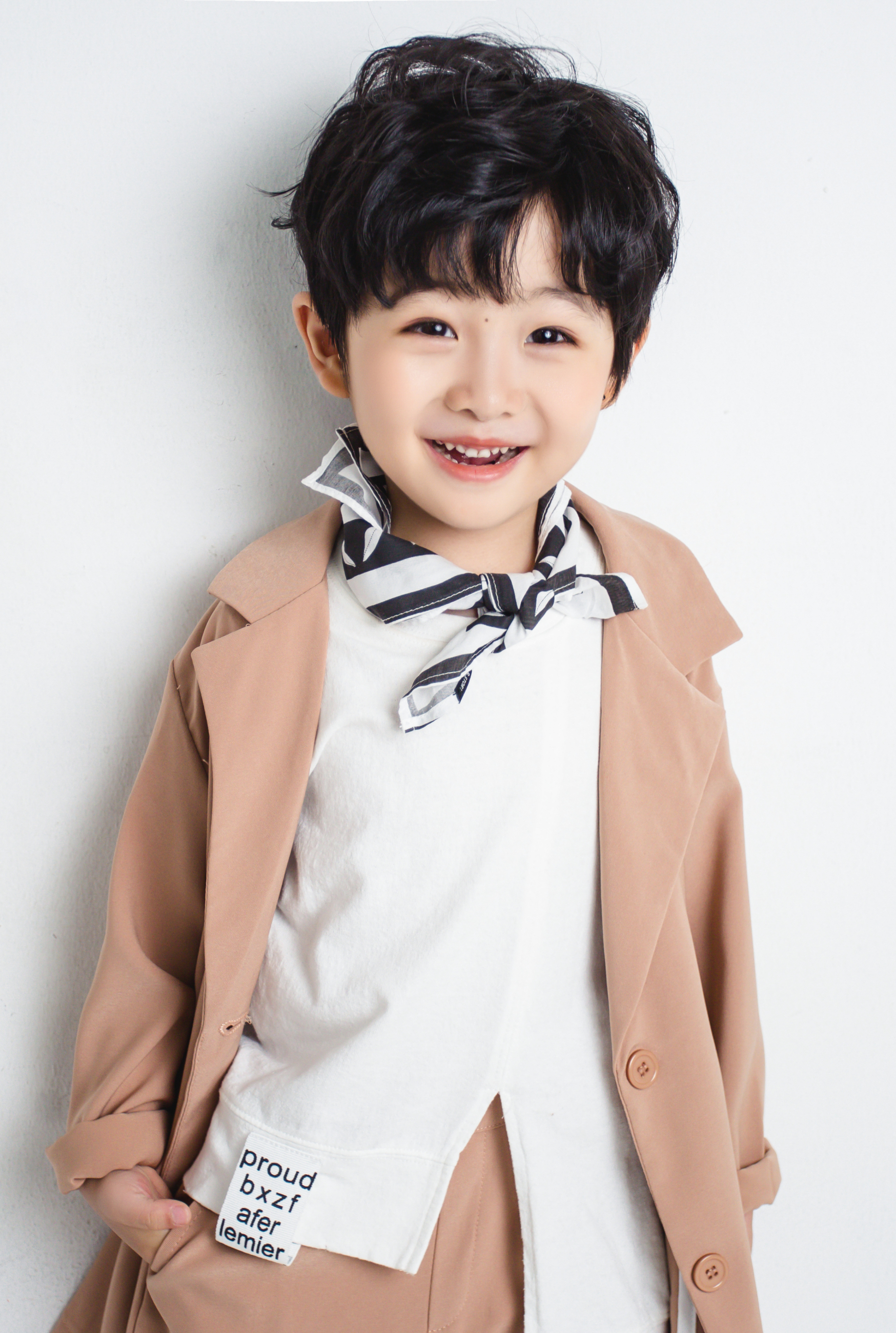 艺名:哈尼,中国内地男 a target="_blank" href="/item/演员/3106682"