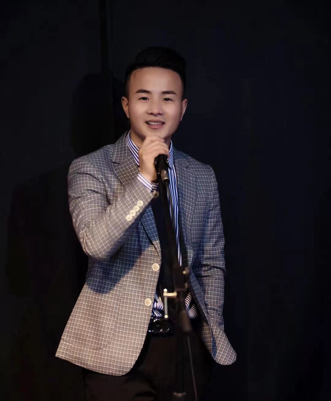  p>元甲,男,南京知音主持人工作室创始人,婚礼主持人,ims国际魔术师