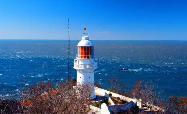  p data-id="gnwvkyar0s">老铁山灯塔位于中国辽宁省大连市旅顺口南端