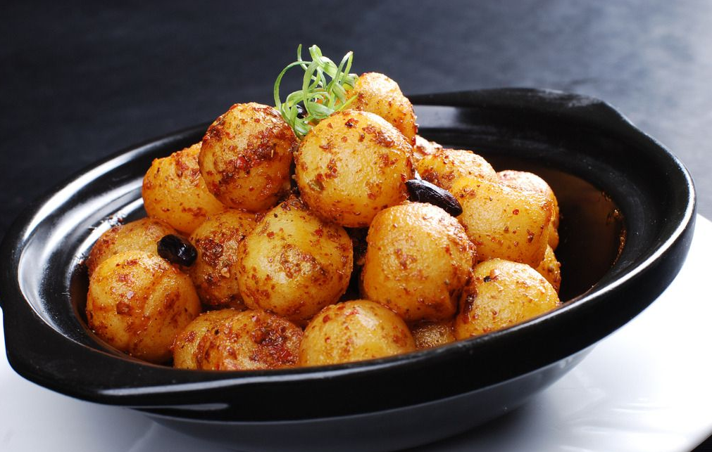  p>孜然土豆是一款美味的中华菜肴.