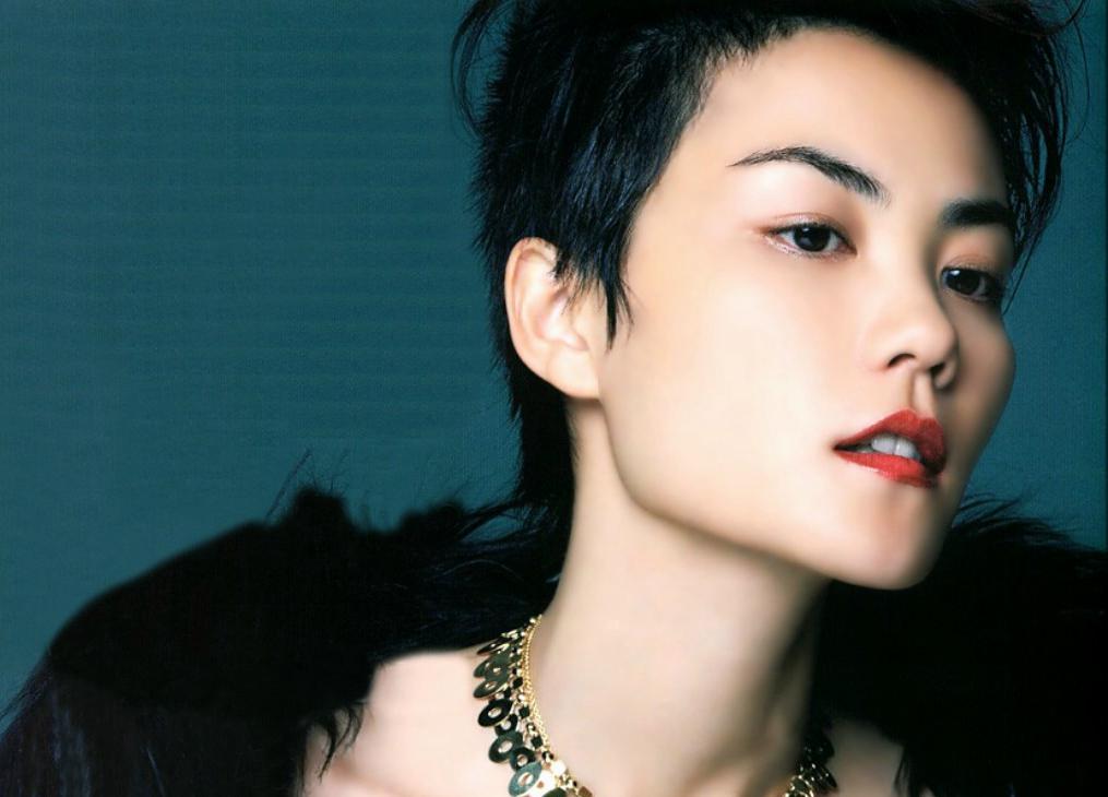 王菲(faye wong),1969年8月8日出生于北京,中国流行乐女歌手,影视演员