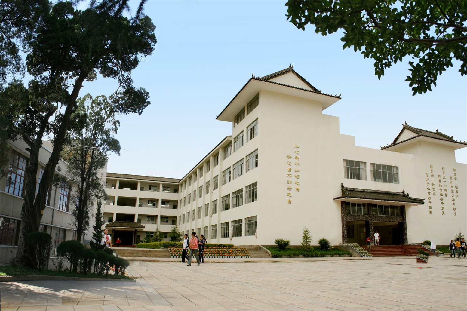  p>会泽县第一中学(the first middle school of huize county),是 a