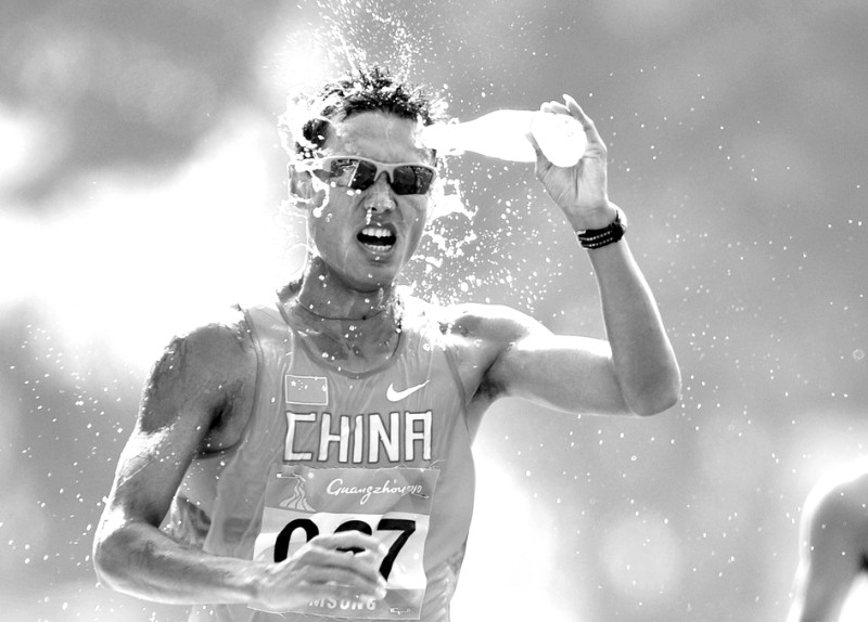 p>司天峰,男,1984年6月17日出生于山东新泰,中国田径运动员,比赛项目