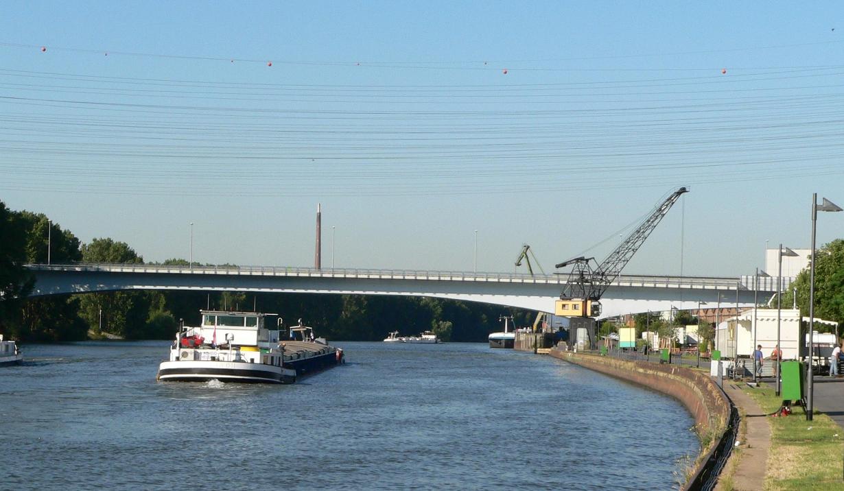  p>美因河是德国 a href="#" data-lemmaid="20481">莱茵河 /a>右岸