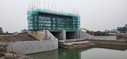  p>南派水闸位于广东省广州市番禺区石楼镇南派村南派涌出口位置,外临