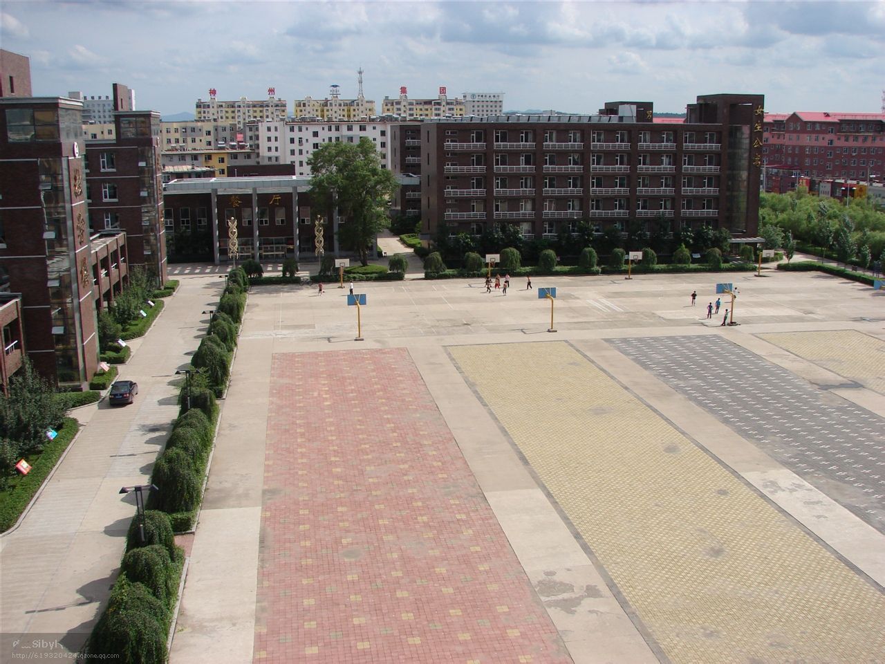  p>桦甸一中成立于1949年3月27日,与共和国同龄.