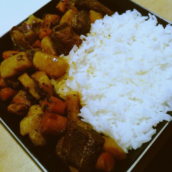 土豆烧排骨盖饭