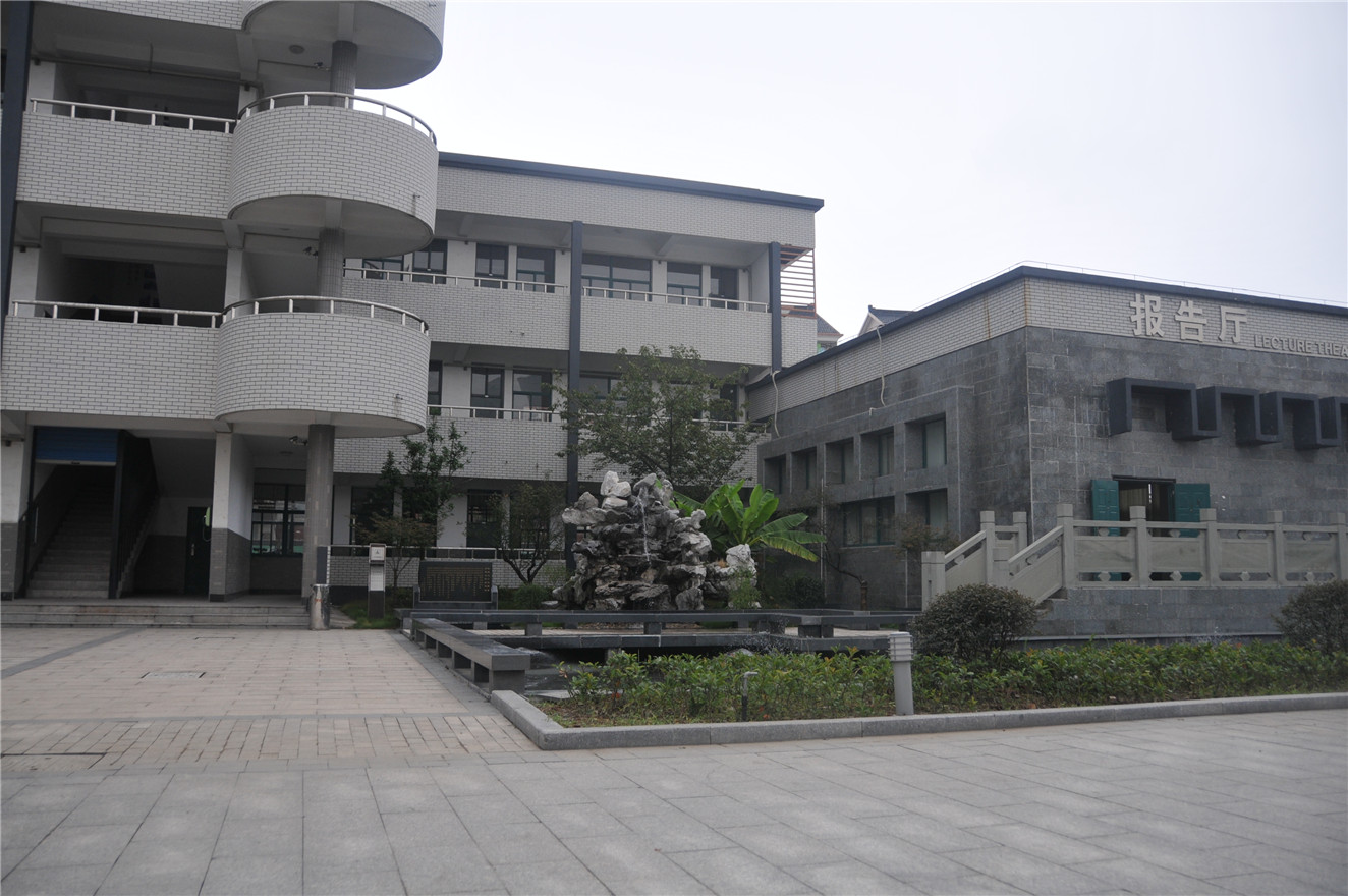  p>浙江省杭州康桥中学始建于1968年5月,学校 a target="_blank" href