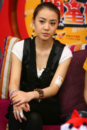 马剑琴,1984年3月14日出生于新疆,中国内地女歌手,演员,双胞胎女子