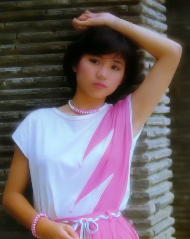 1966年3月18日出生于台湾省台南市六甲区,中国台湾流行音乐女歌手