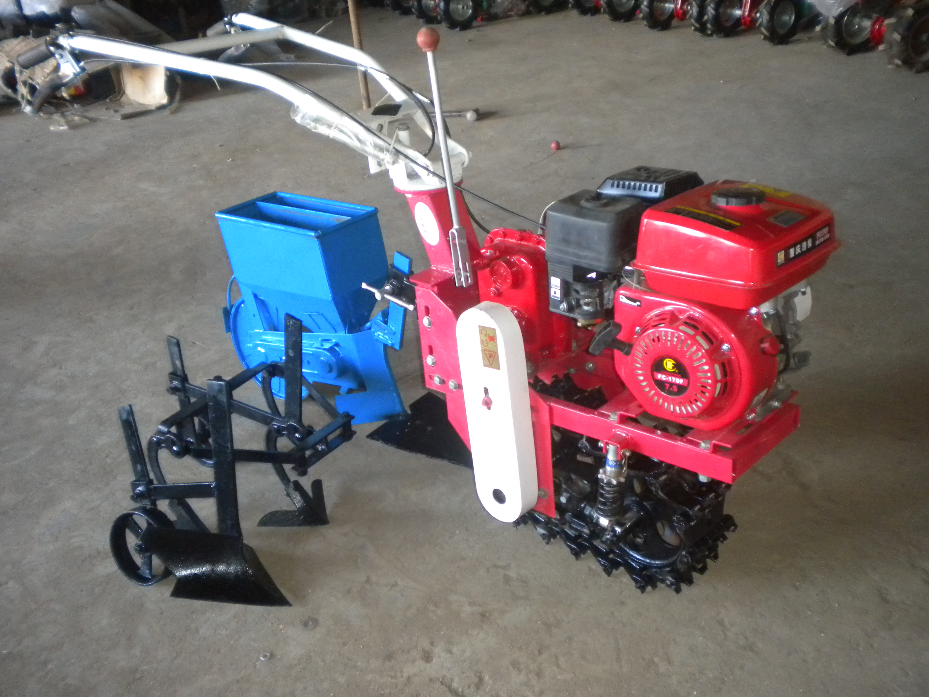  p>耘耕机又叫做微型耕耘机.