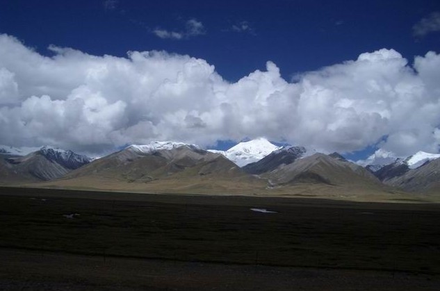  p>桑丹康桑雪山是西藏二十五座最高的山峰之一,位于 a target="