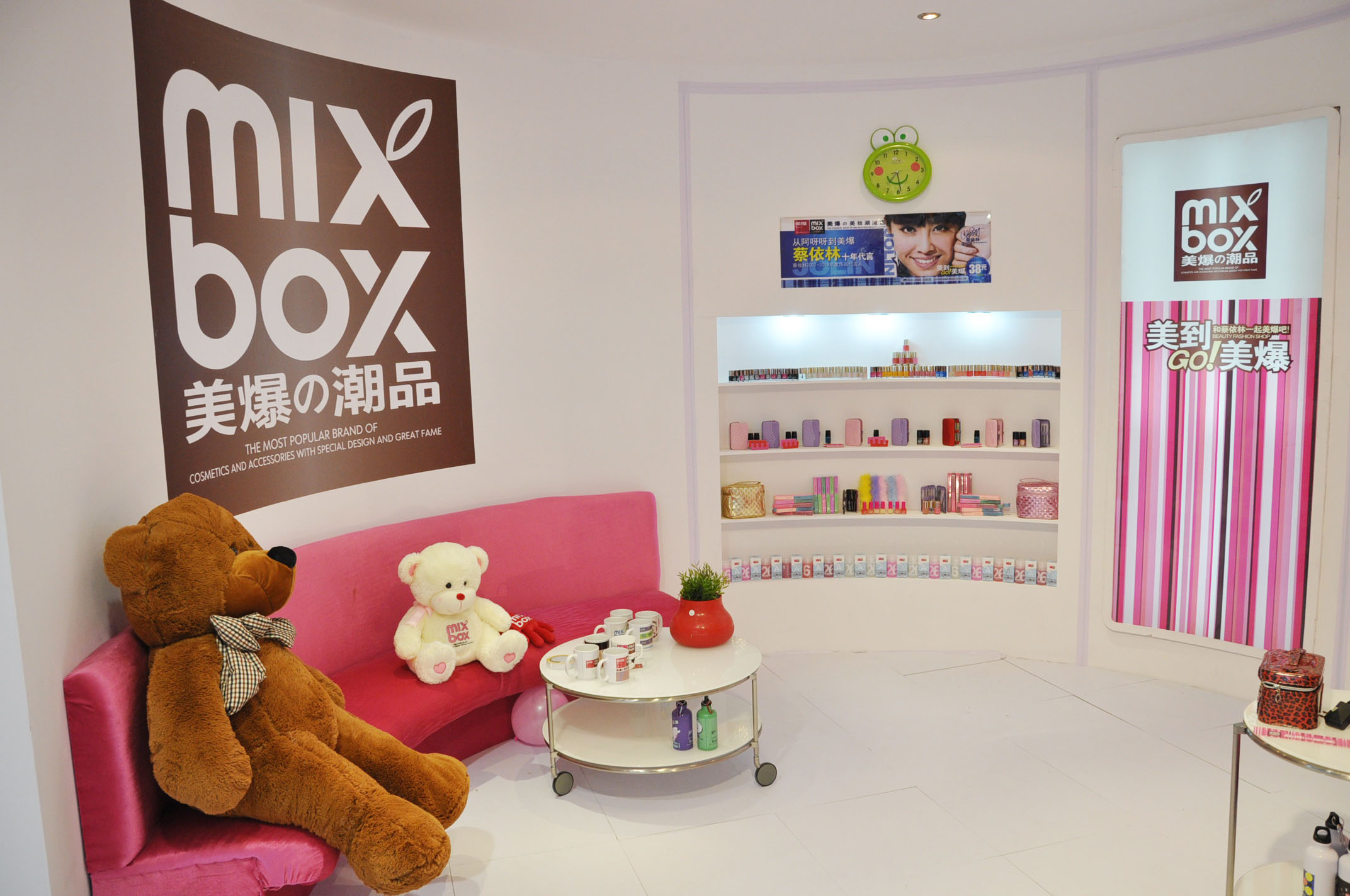  p>mixbox美爆妆扮——全球著名时尚妆扮连锁 a ta