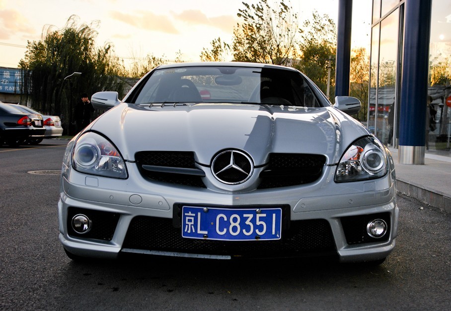  p>奔驰slk是全球首款大批量生产的硬顶敞篷 a href="#" data-lemmaid