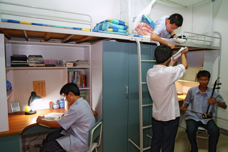 data-lemmaid="114606">上海 /a>市曹杨第二中学,简称曹杨二中,创建于