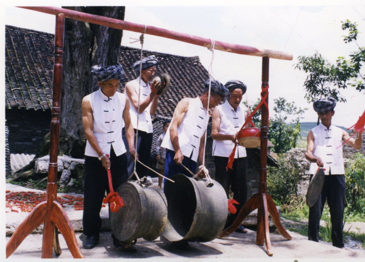 布依族铜鼓十二则