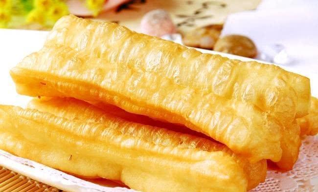 面食,长条形中空的 a target="_blank" href="/item/油炸食品/4095657