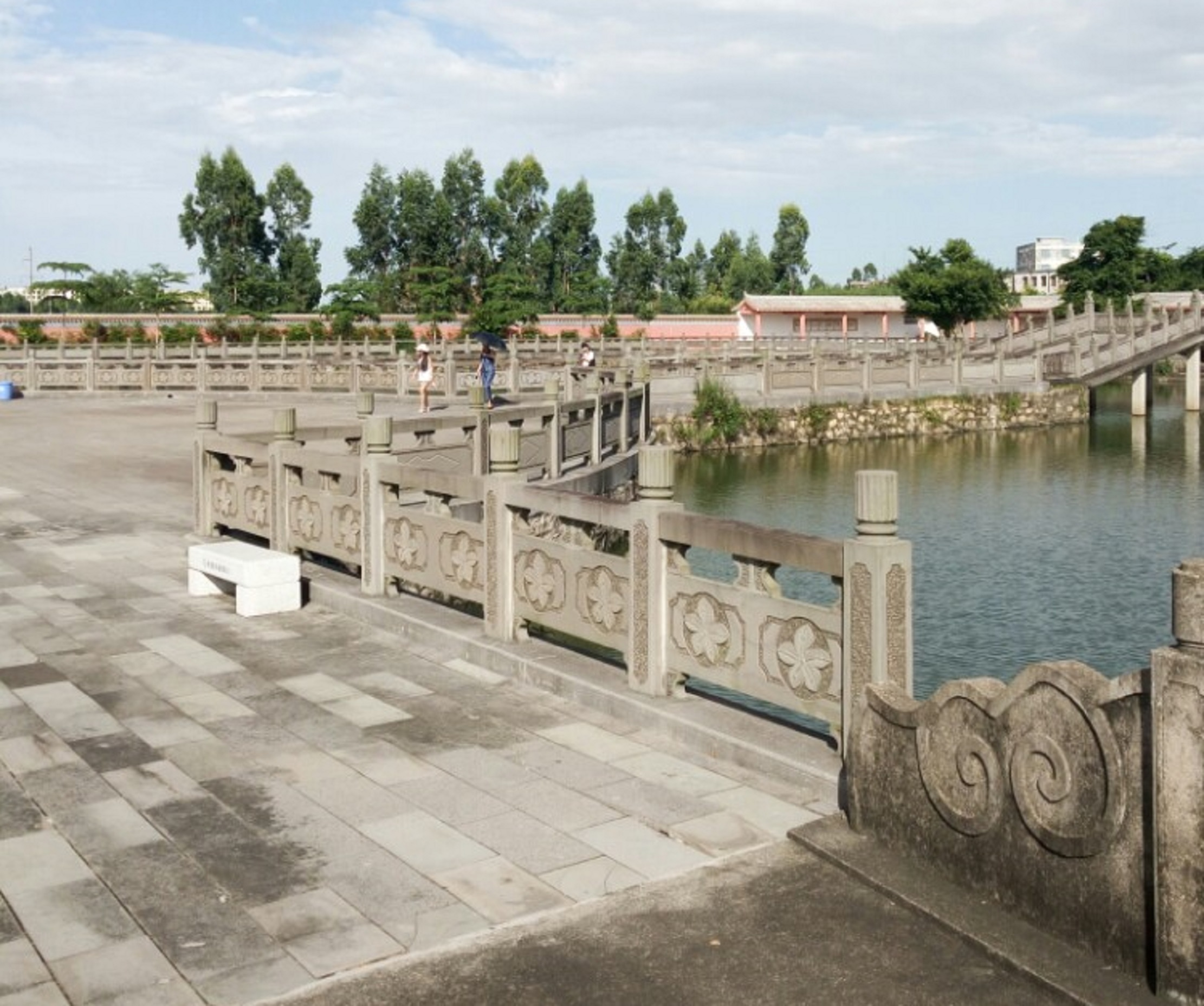  p data-id="gnzlskqw03">雷祖祠,位于广东省湛江市雷州市白官公路,始