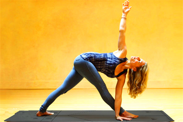 式,该体式是与 a target="_blank" href="/item/三角伸展式/2763347"