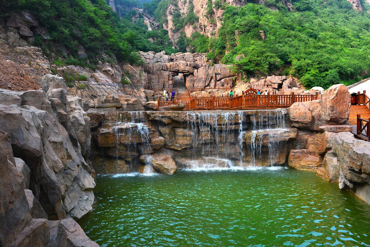  p>黛眉山景区位于河南省 a target="_blank" href="/item/洛阳