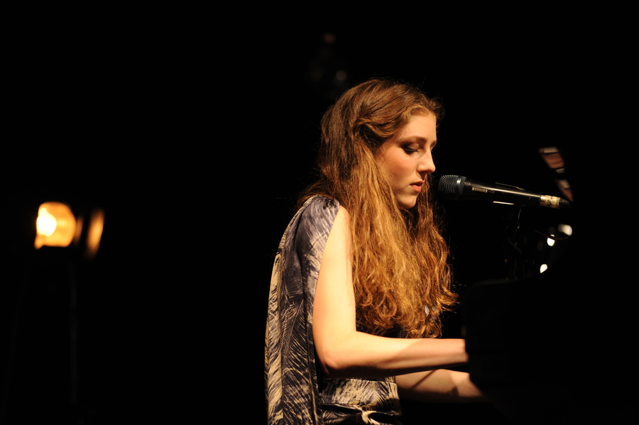  p data-id="gnwxxu3v1c">《wild horses》收录于英国女歌手birdy于