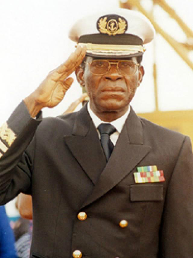 特奥多罗·奥比昂·恩圭马·姆巴索戈