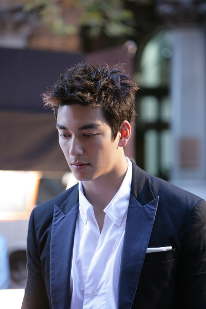  p>《甜蜜间谍》是韩国mbc电视台于2005年11月播出的的爱情喜剧,由高