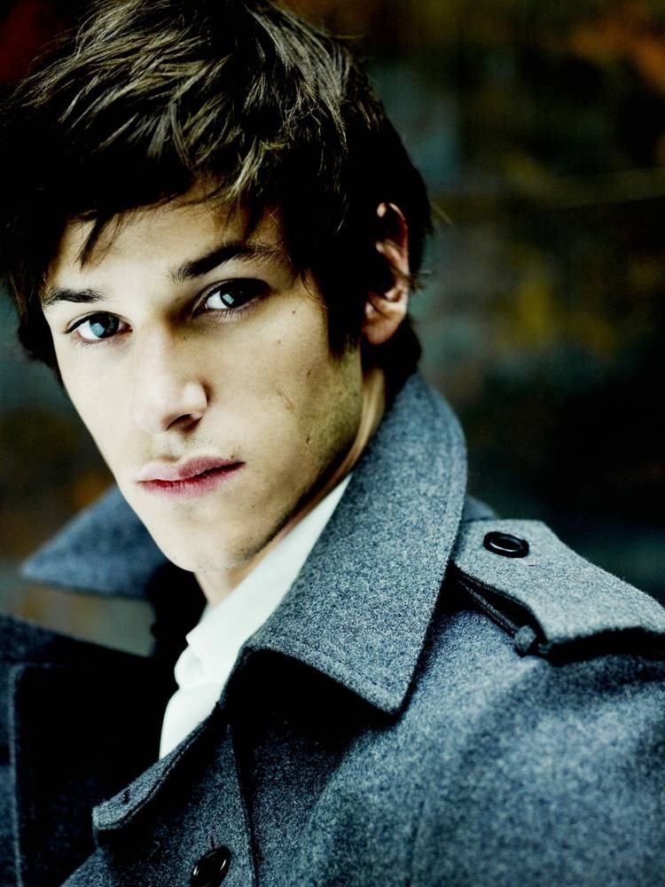  p>加斯帕德·尤利尔(gaspard ulliel)1984年11月25日出生,法国男演员