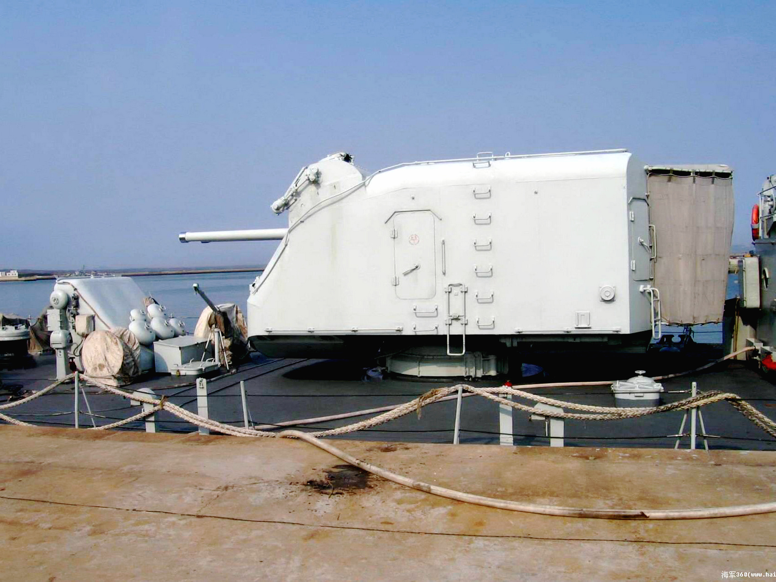 76式双管130毫米舰炮