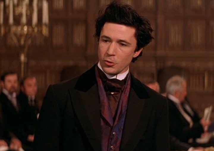  p>艾丹·吉伦(aidan gillen),男,1968年4月24日出生于都柏林, a