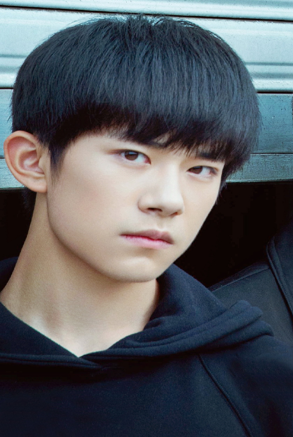  p>易烊千玺,2000年11月28日生于湖南怀化,中国内地男演员,歌手,舞者