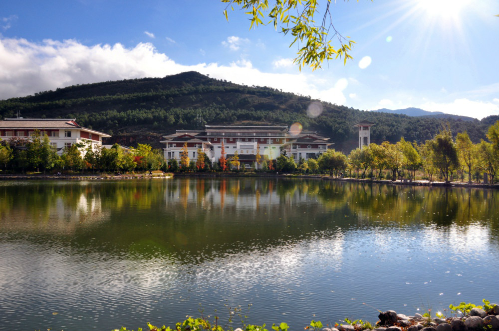  p>丽江文化旅游学院(lijiang culture and tourism college ),简称"