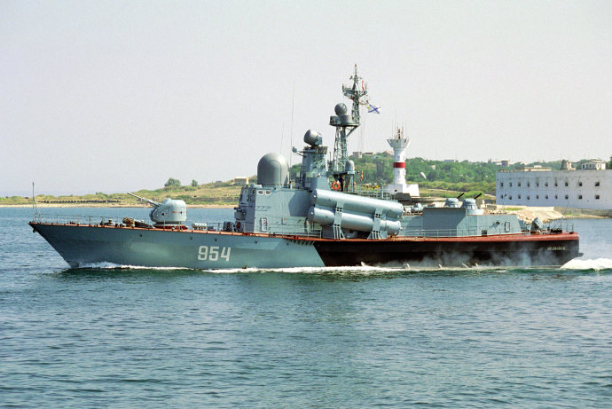  p>"毒蜘蛛"级导弹快艇为原苏联20世纪70年代后期建造,"毒蜘蛛"级导弹