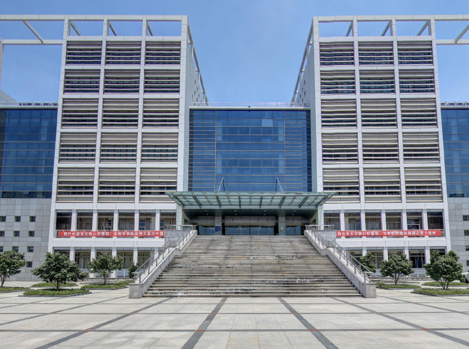  p>常州纺织服装职业技术学院,是一所融理工文艺多学科的省属公办 a