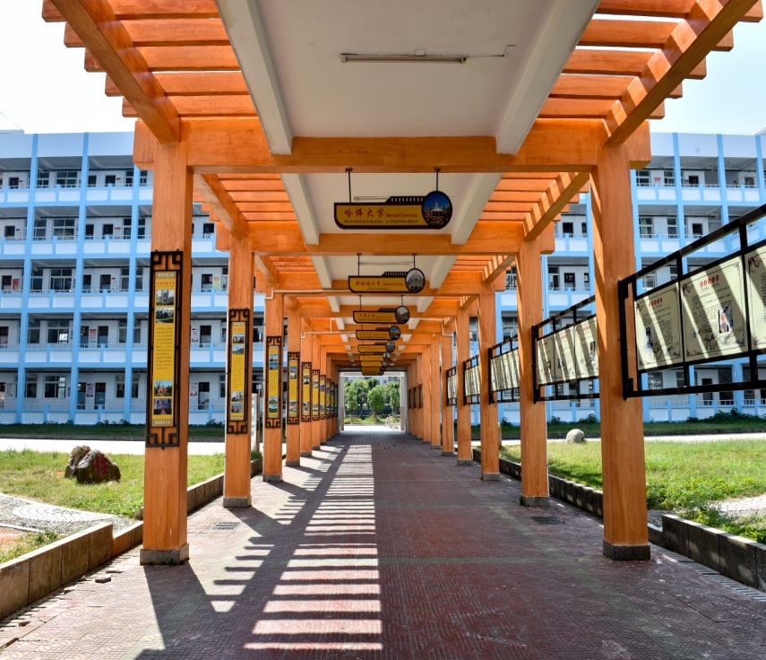 2middle school of jiangxi province /b> b>), /b>简称进贤二中,创办