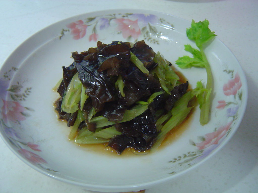黑木耳拌芹菜