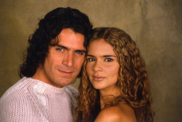 《索菲娅》(原名:sofía dame tiempo),是2003年哥伦比亚播出的电视剧