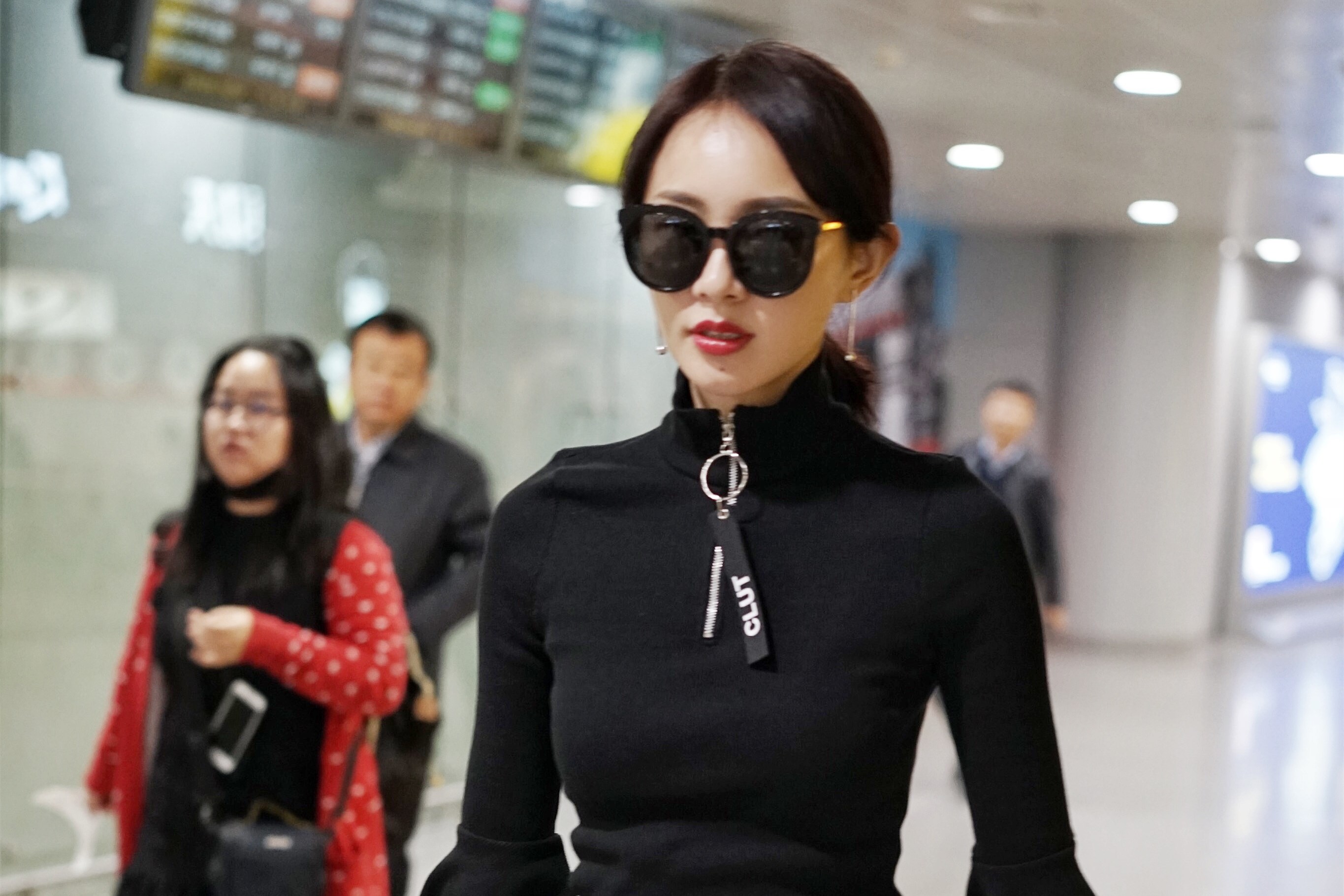  p>孙耀琦,1987年3月29日出生于山东省,毕业于湖南大学表演系,中国