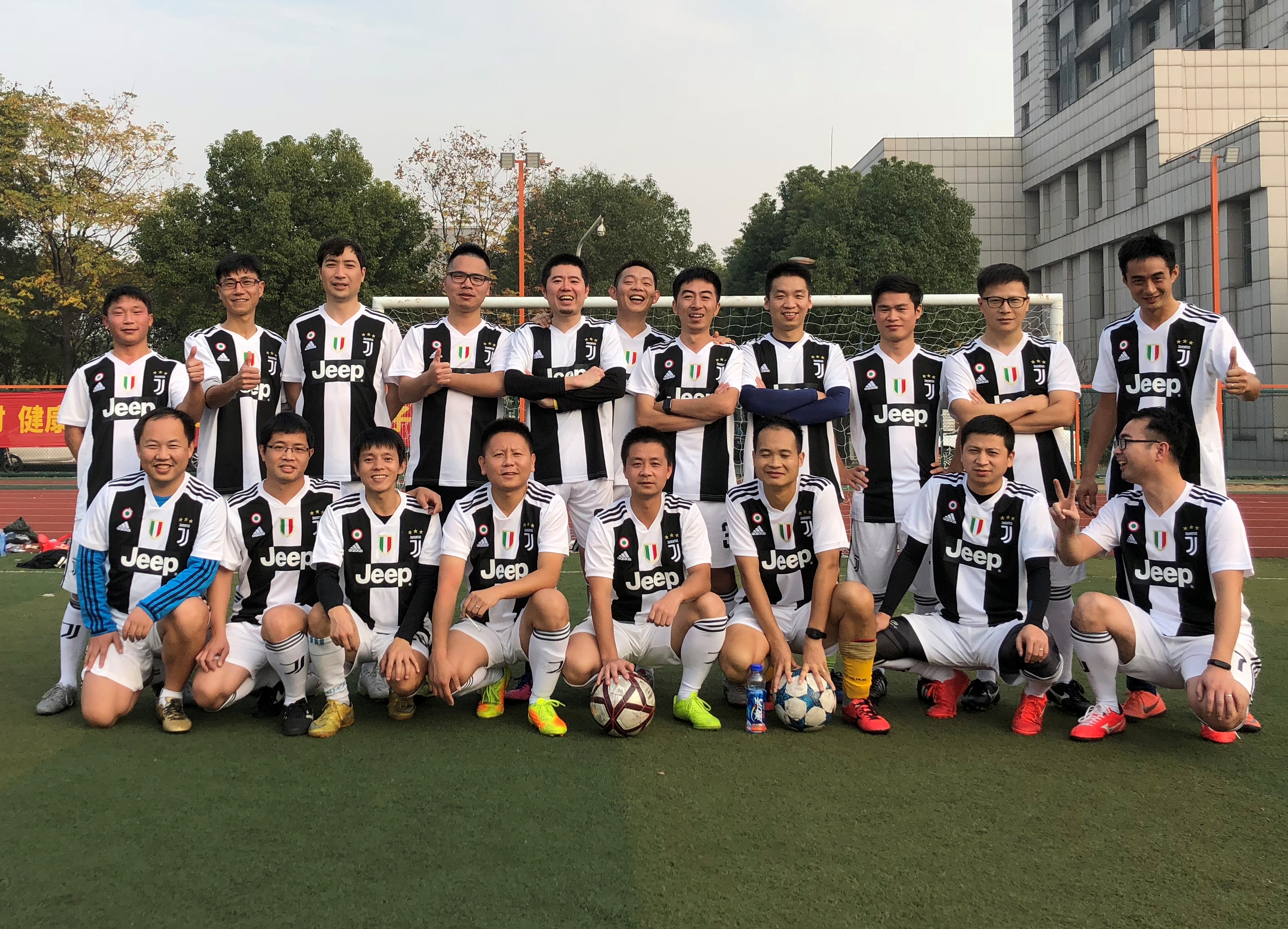 青少年冰球培训 “小狼队威武！钱塘骑士11队加油！”