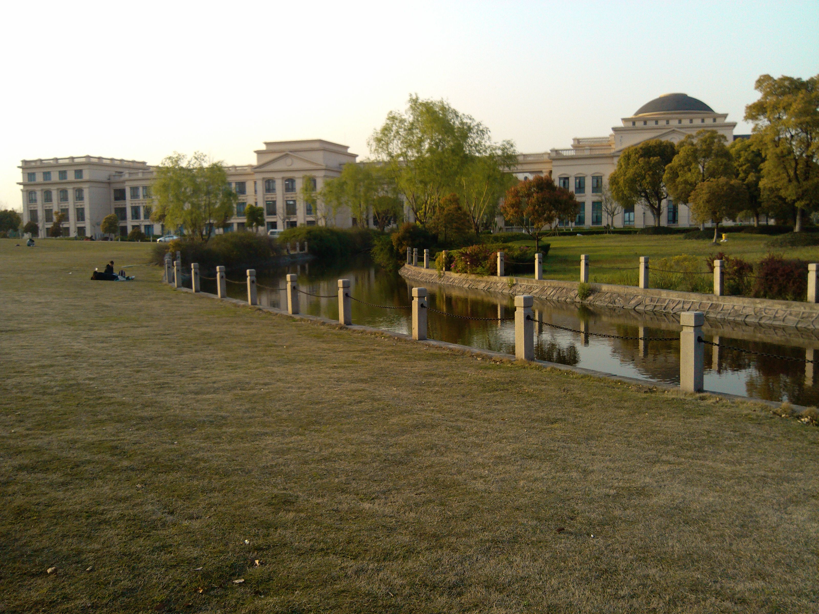  p>上海外国语大学(shanghai international studies university)