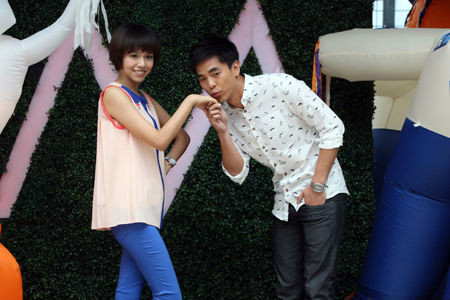 《妈,亲一下》是台湾中视于2013年11月15日首播的亲情励志剧,改编自 a