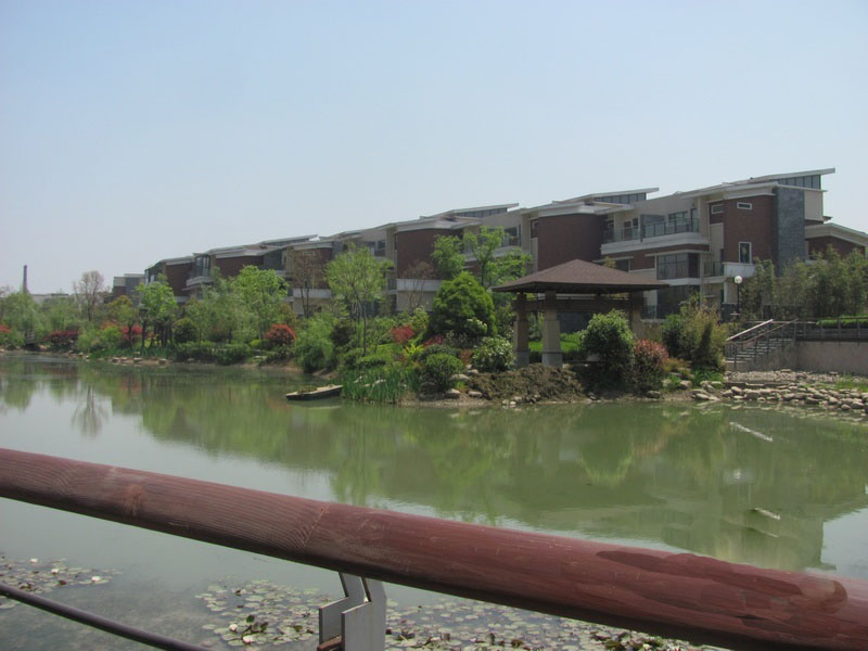  p data-id="gnwp54omhn">颐和南园项目位于江宁区秣陵街道九龙湖路1