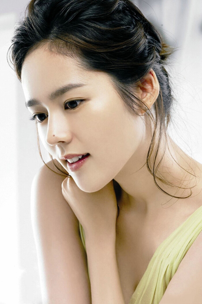 p>韩佳人(han ga in),本名"金贤珠",1982年2月25日出生于韩国首尔市