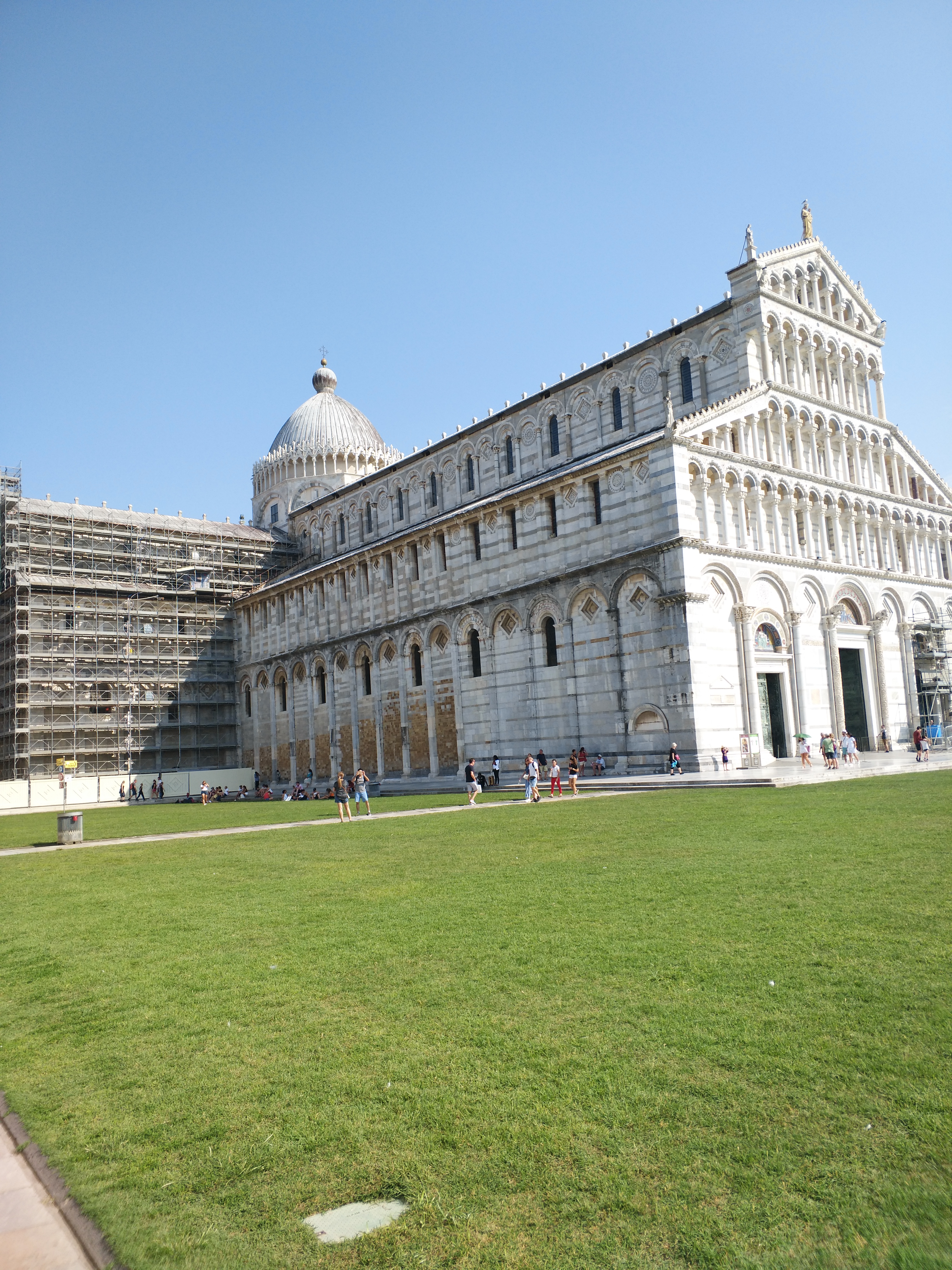 语:torre pendente di pisa或torre di pisa,英语:leaning tower of
